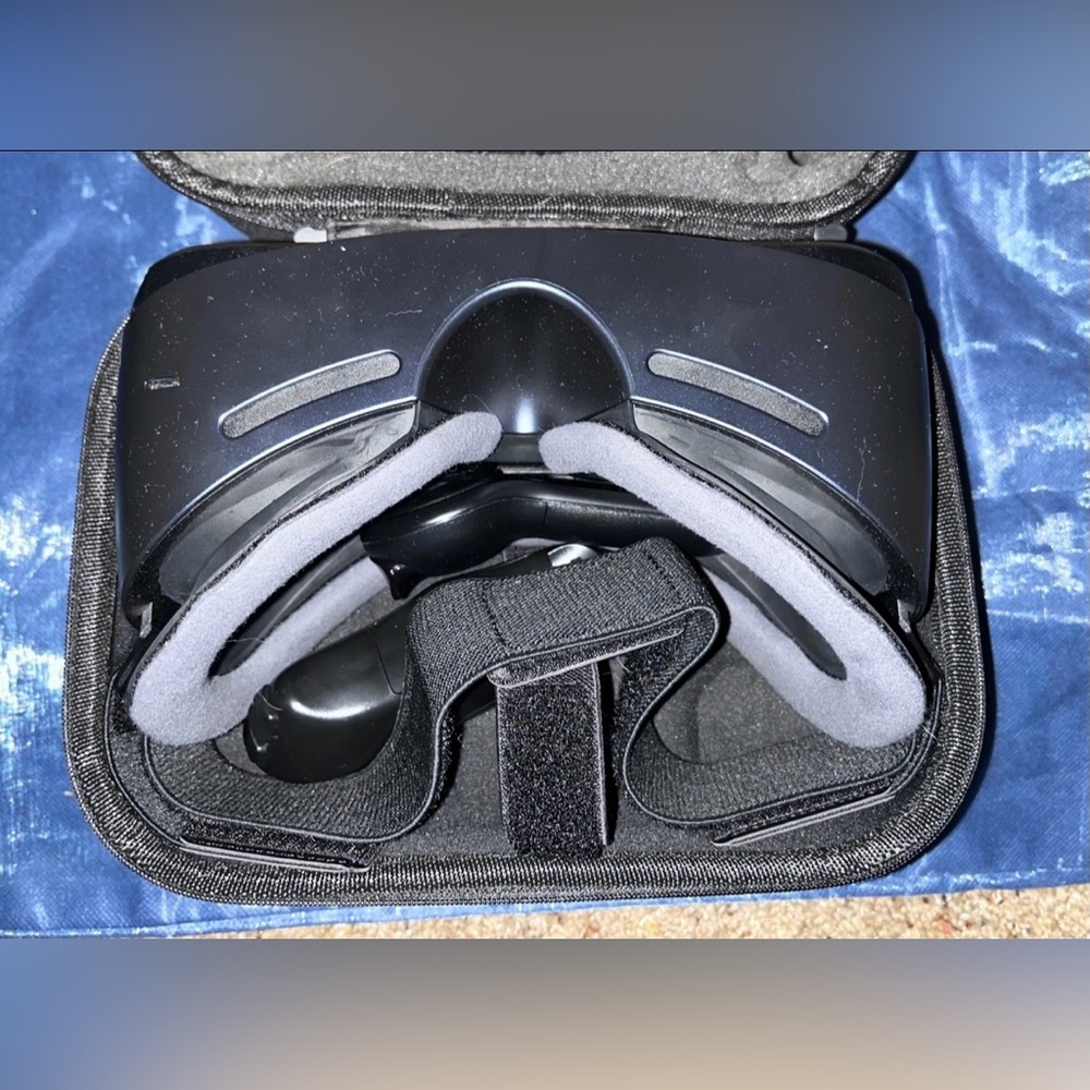 Gear VR Oculus Black Headset With Case